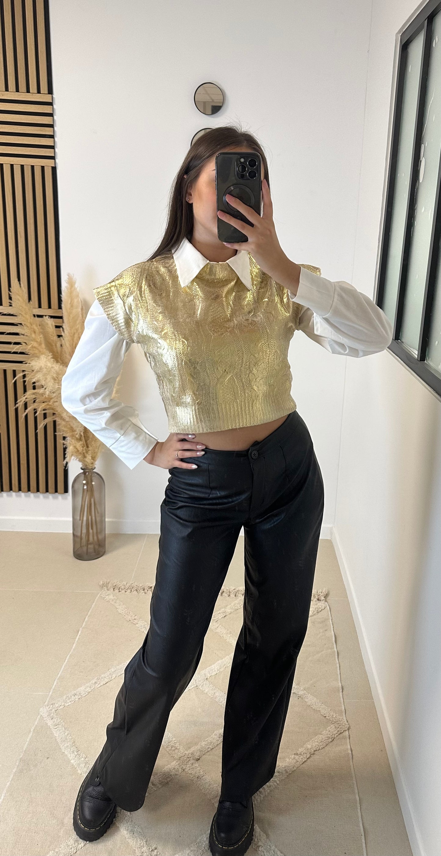 Pull beige sans manche doré intense